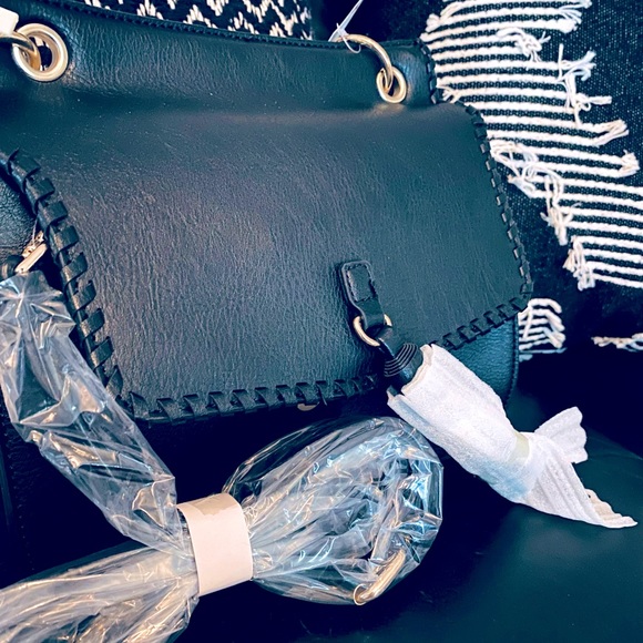 This gem is perfect for when you want to be casual or dress for a night out! - Picture 1 of 9